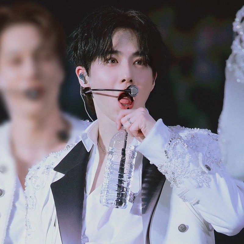 Behind-the-scenes cut of Suho (EXO)