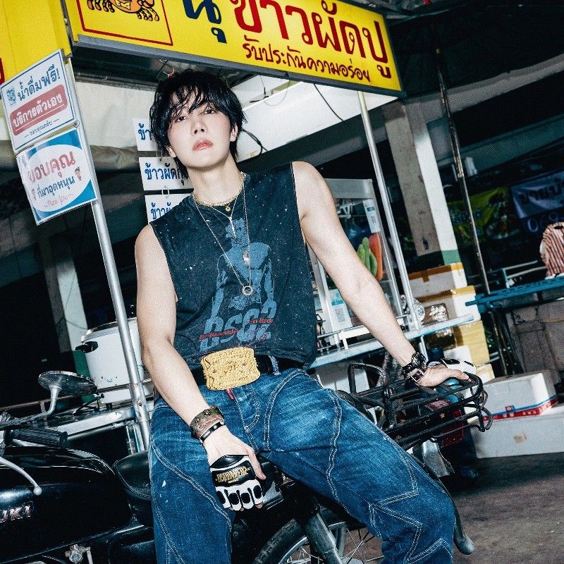 Foto terbaru j-hope (BTS)