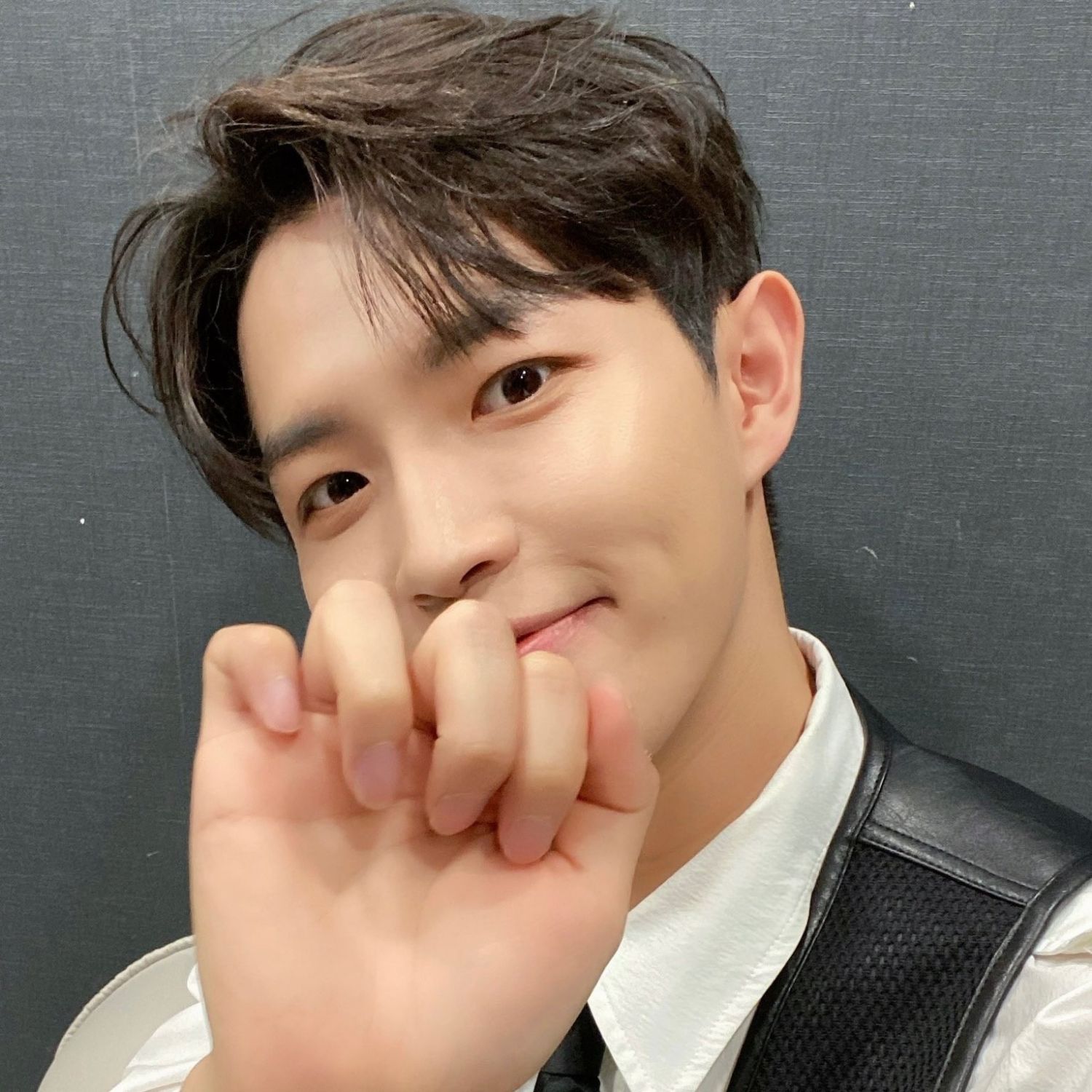 Behind-the-scenes cut of Kim Jaehwan