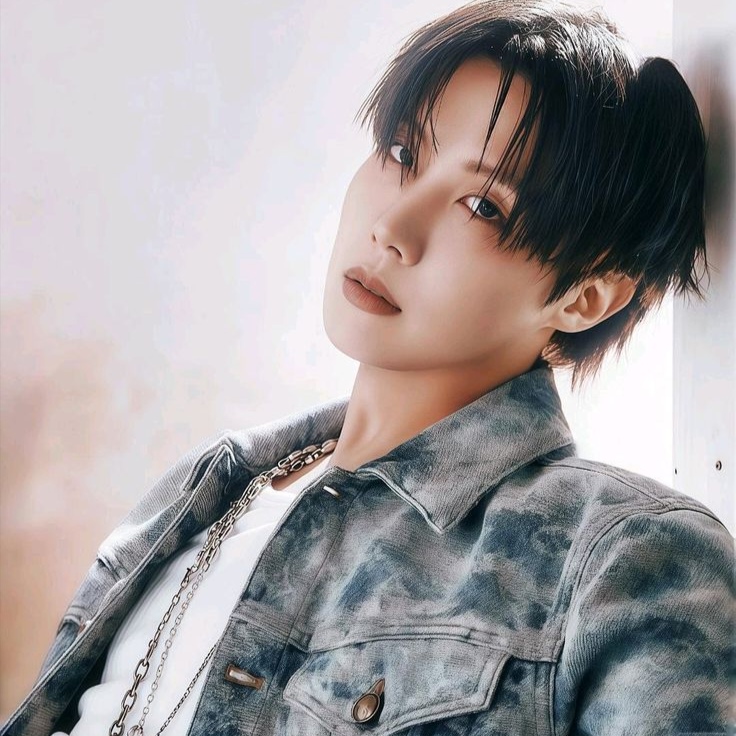 Foto terbaru j-hope (BTS)