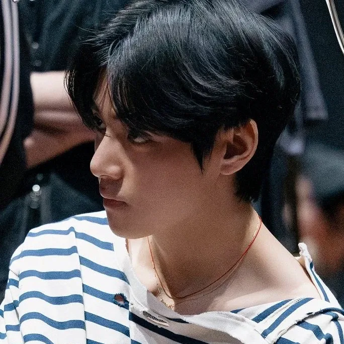 Latest photo of V (BTS)