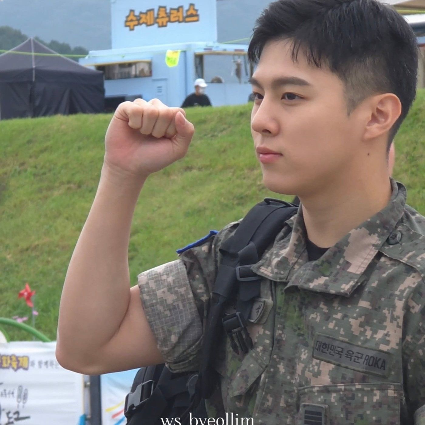 キム・ウソクの舞台裏ショット