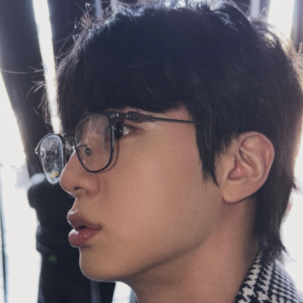 Potret di balik layar Jin (BTS)