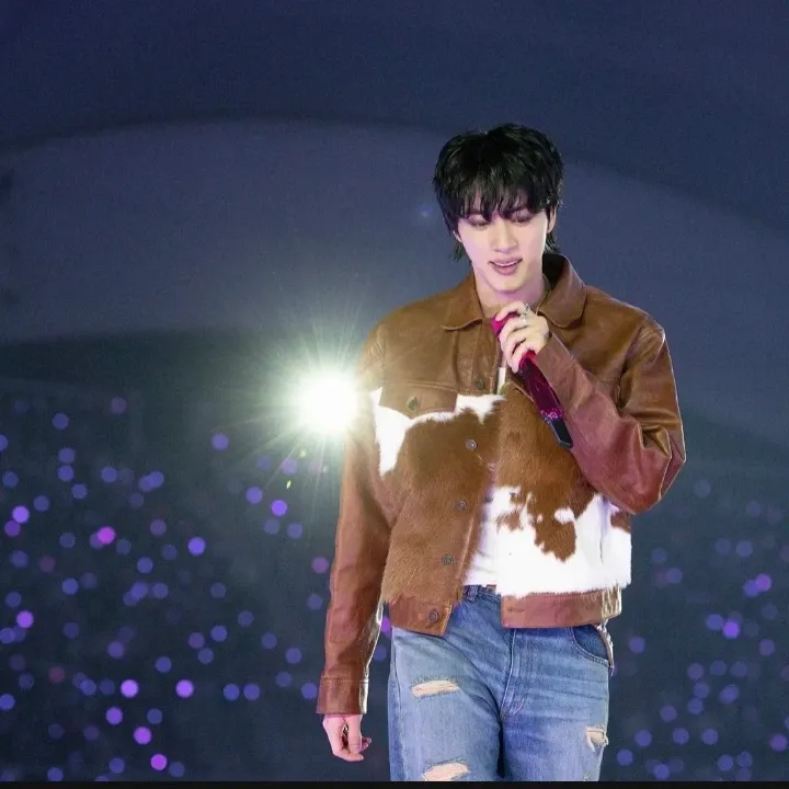 Momen yang diabadikan oleh penggemar Jin (BTS)