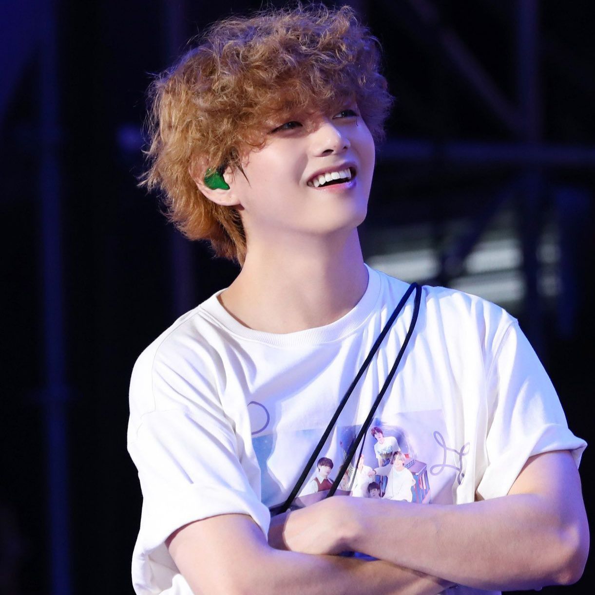 뷔 (방탄소년단)의 최신 사진