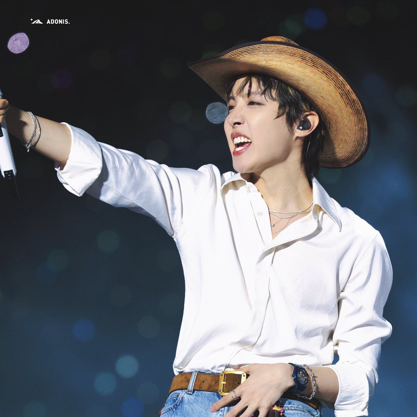 Foto aktivitas terbaru j-hope (BTS)
