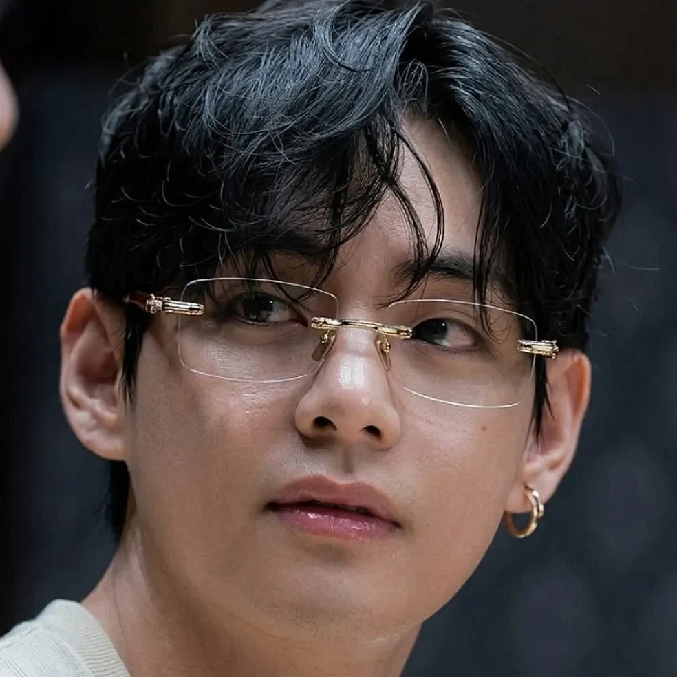 뷔 (방탄소년단) 최근 활동샷