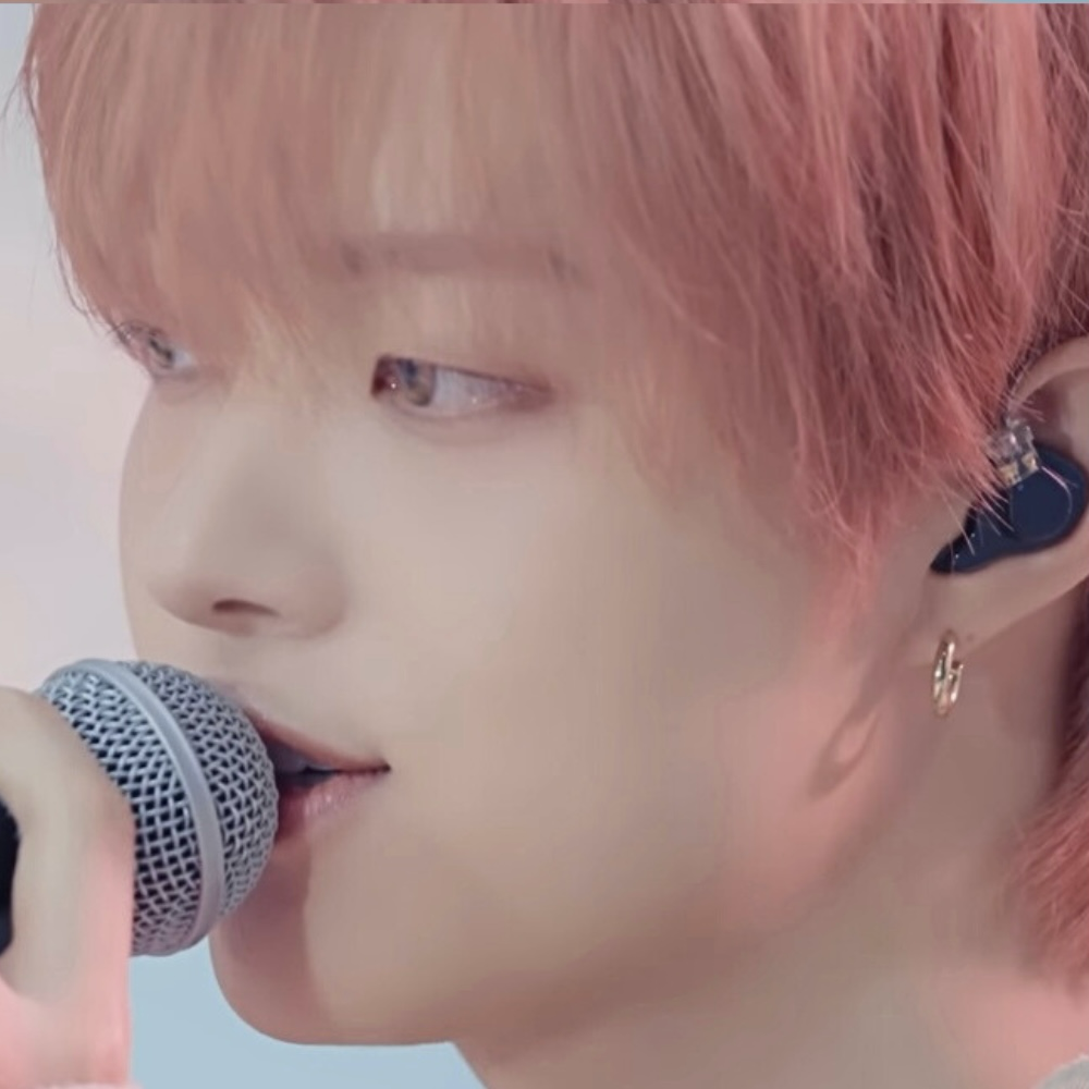 Behind-the-scenes cut of EJ (&TEAM)