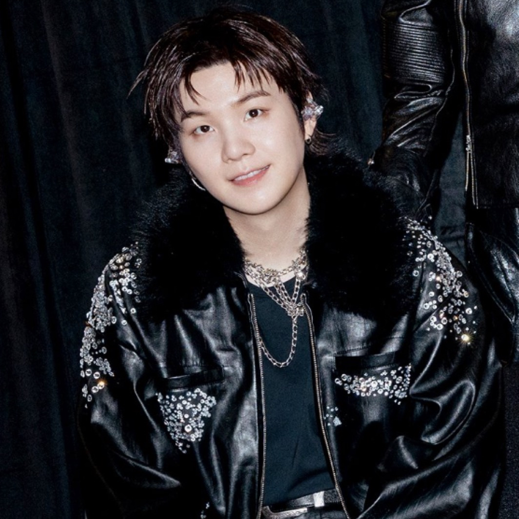 Foto aktivitas terbaru SUGA (BTS)