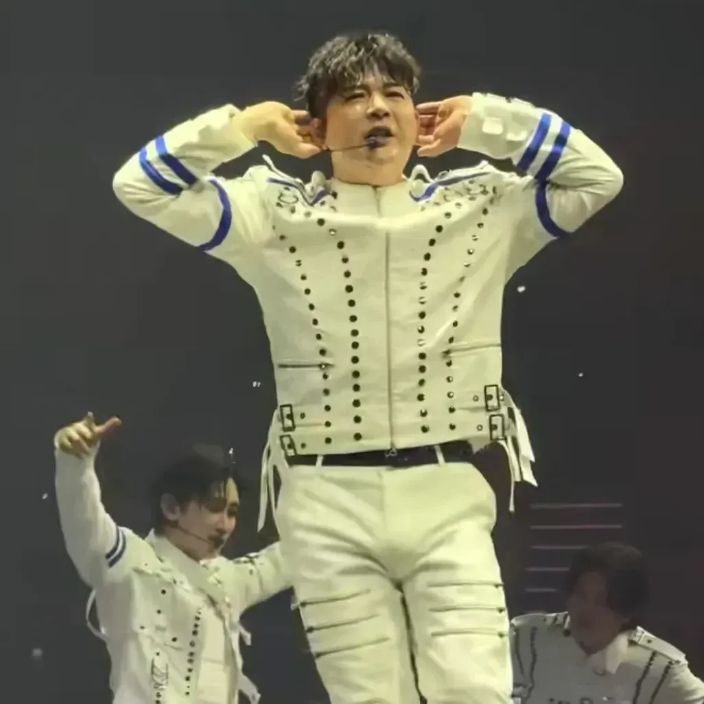 A moment captured by Shindong (Super Junior)'s fan