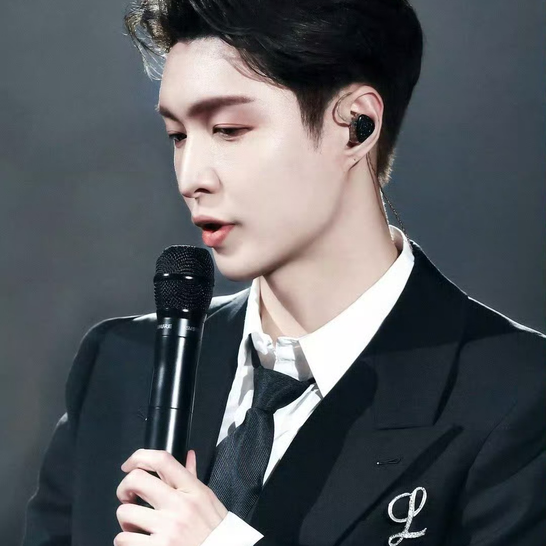 Latest photo of Lay (EXO)