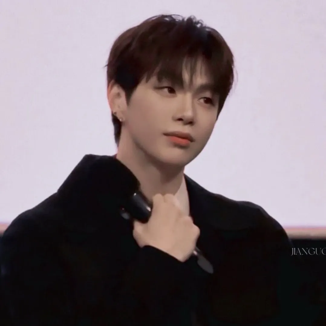 강다니엘 최근 활동샷