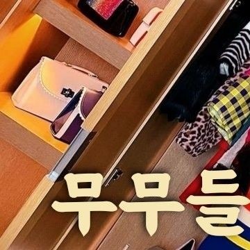 Signature photo of Solar (MAMAMOO) capturing their charm