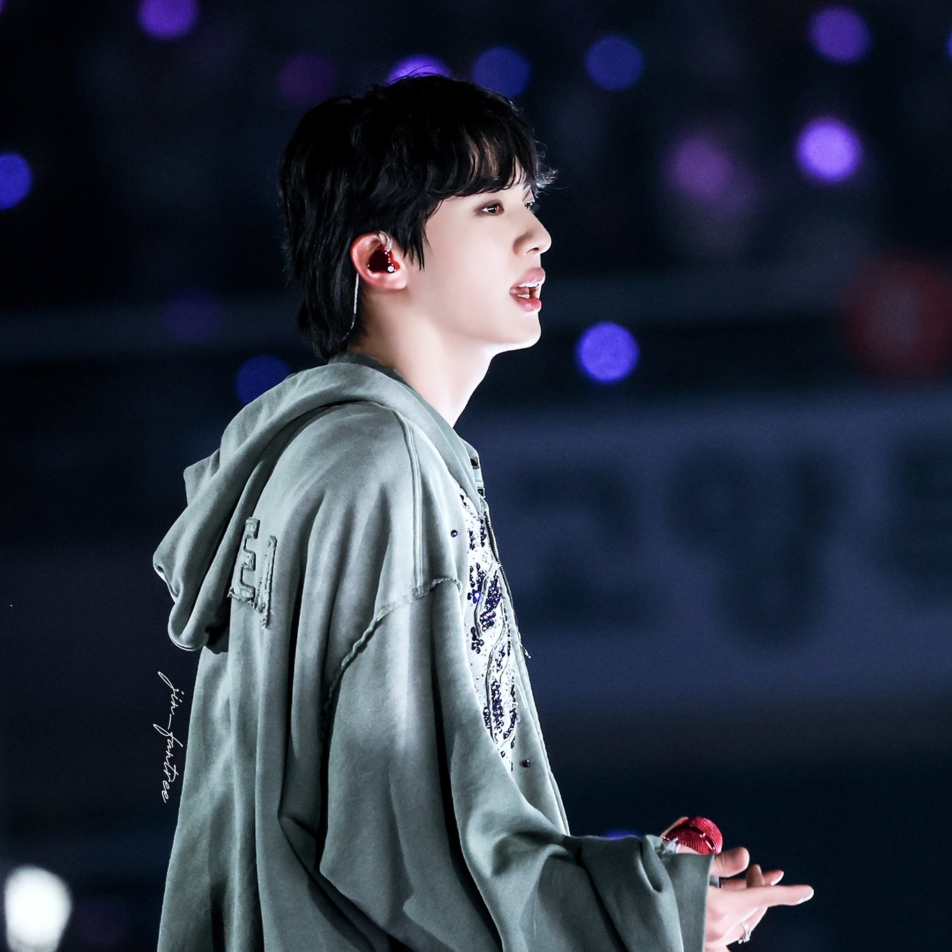 Foto aktivitas terbaru Jin (BTS)