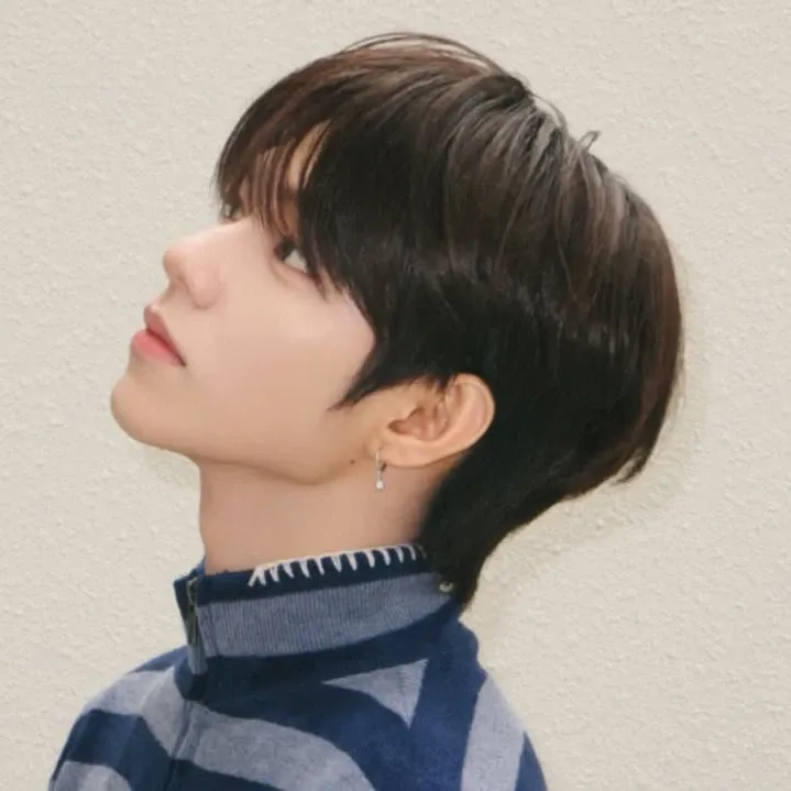 Behind-the-scenes cut of JL (AHOF)