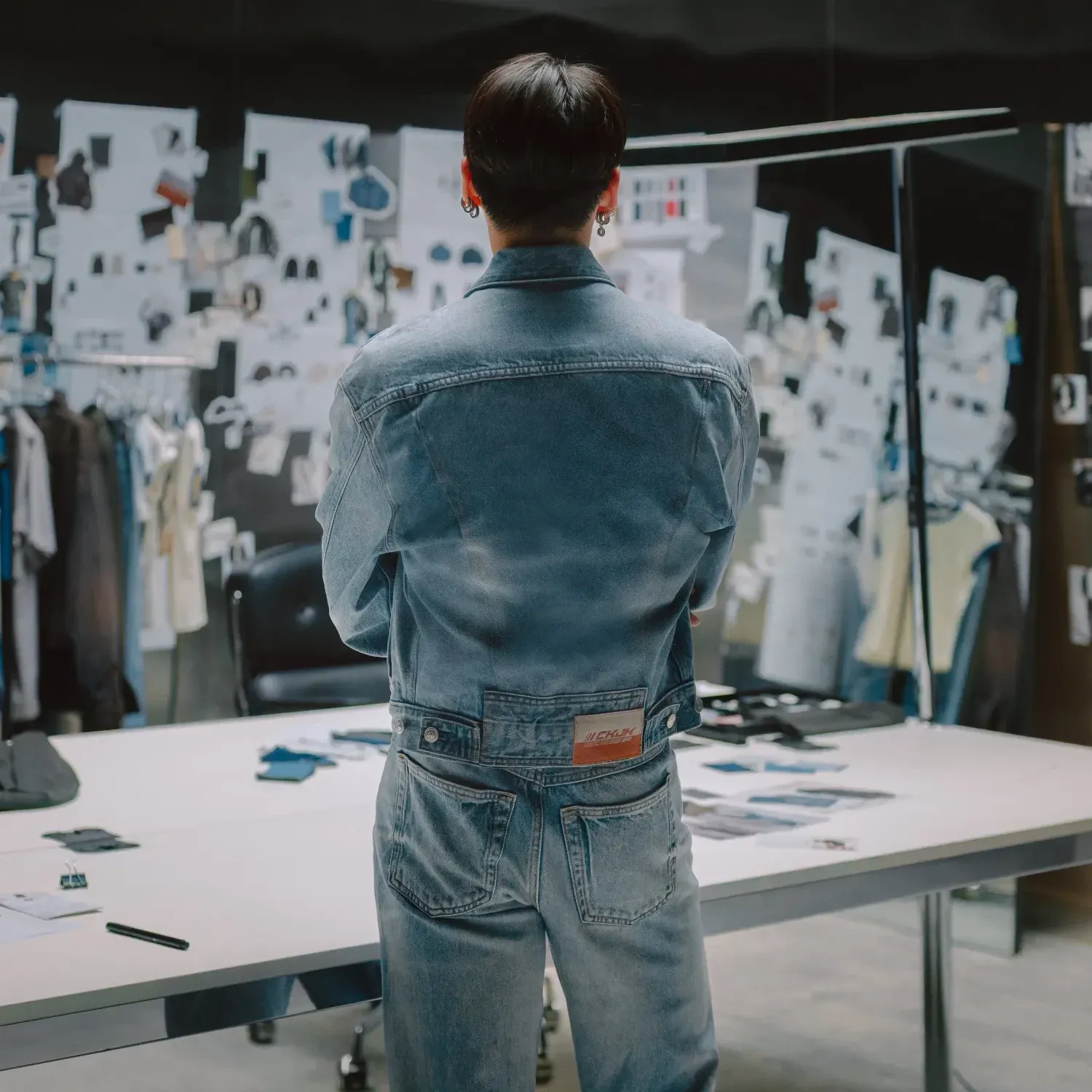 Foto aktivitas terbaru Jungkook (BTS)