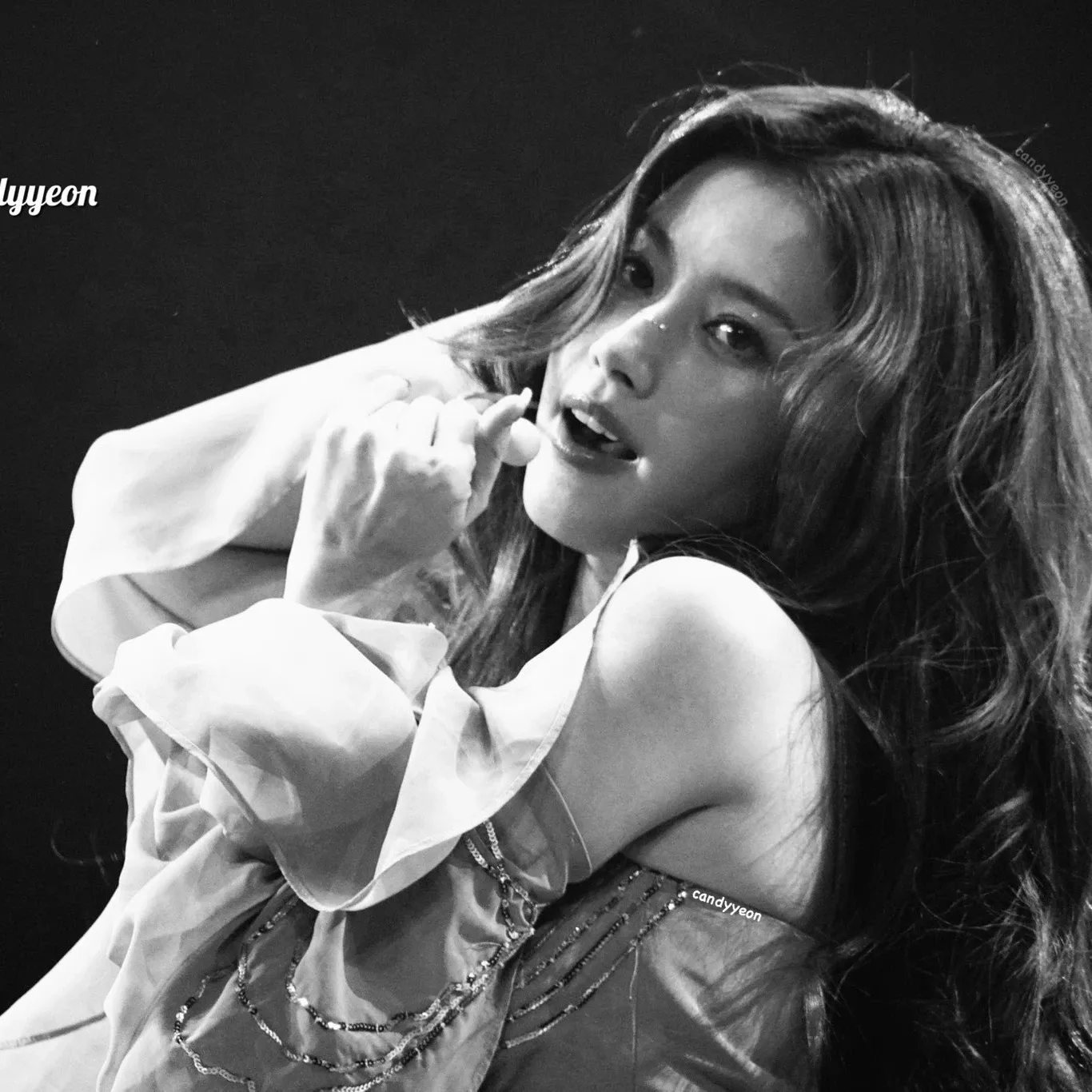 사나 (TWICE)의 최신 사진