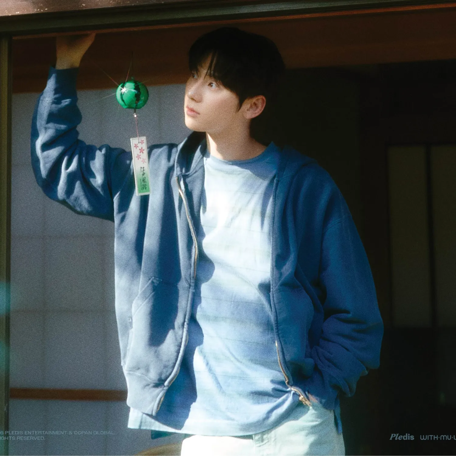 Behind-the-scenes cut of Hwang Minhyun