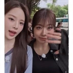 A moment captured by izna's fan