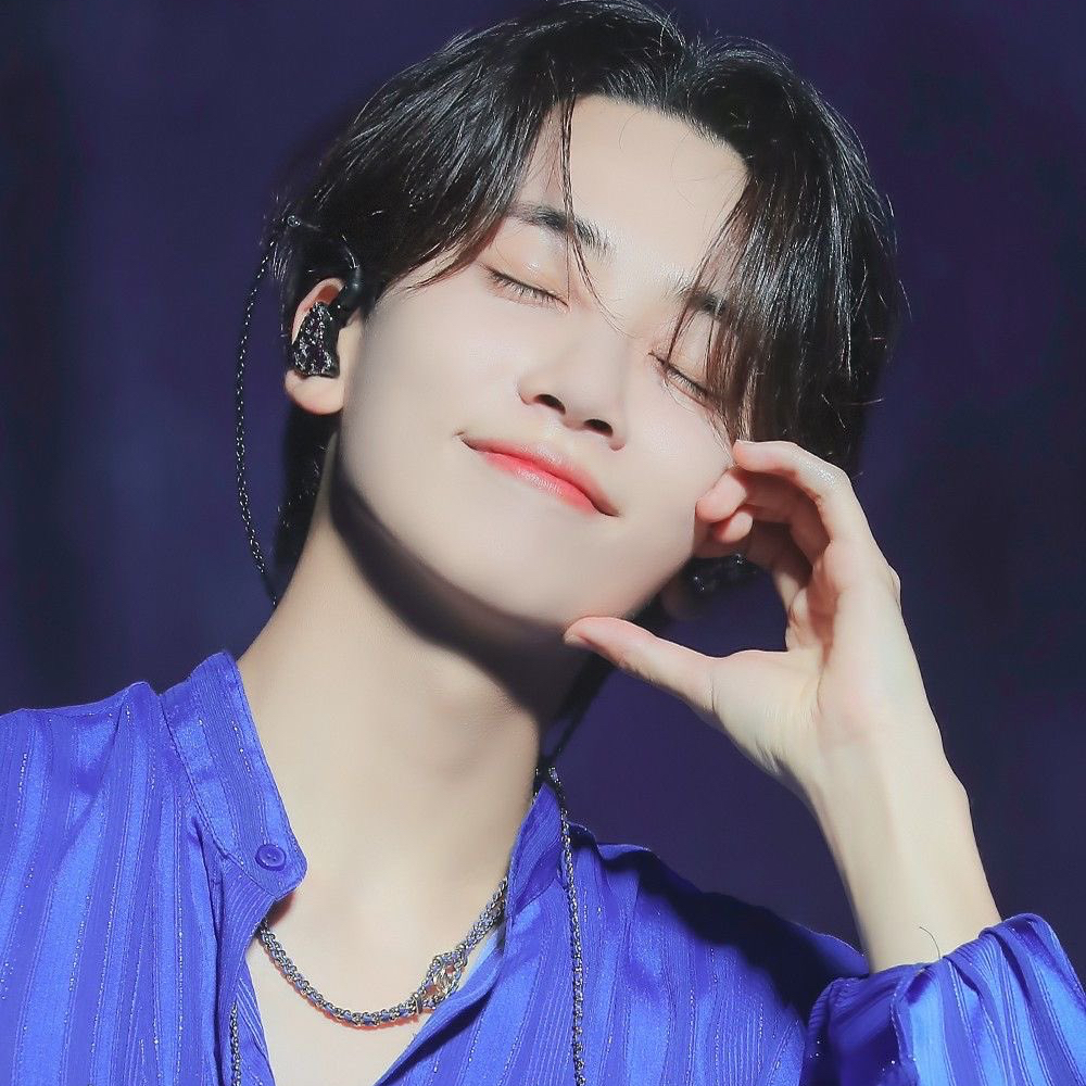 A moment captured by Jeonghan (SEVENTEEN)'s fan