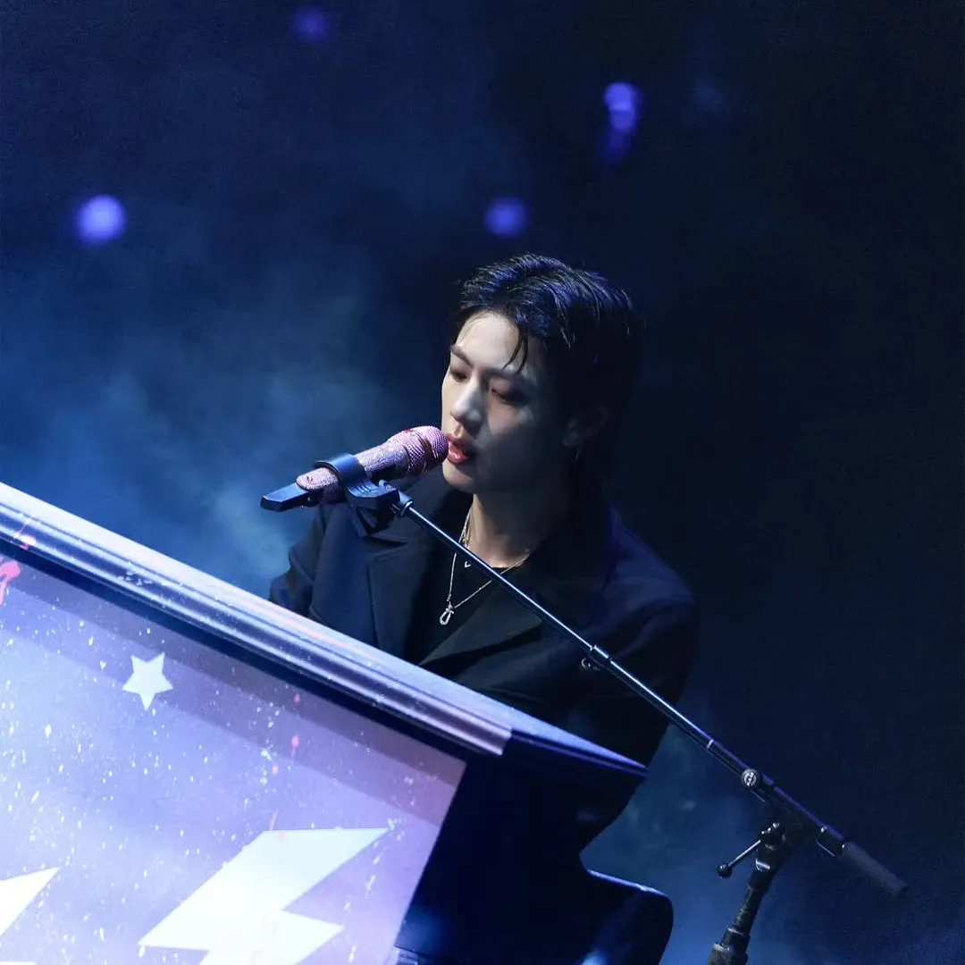 Behind-the-scenes cut of Jin (BTS)