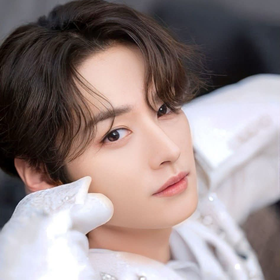 Recent activity shot of Lee Know (Stray Kids)