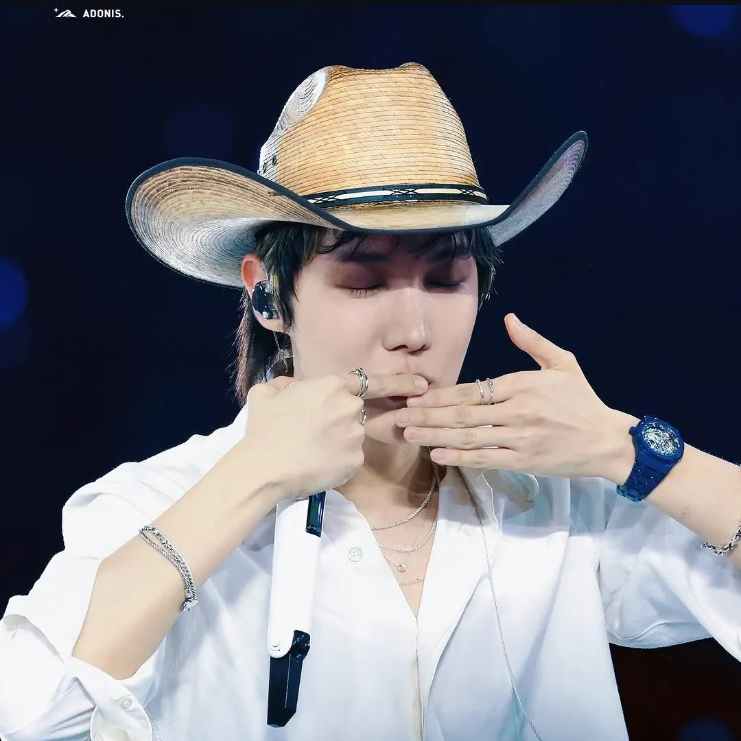 Momen yang diabadikan oleh penggemar j-hope (BTS)