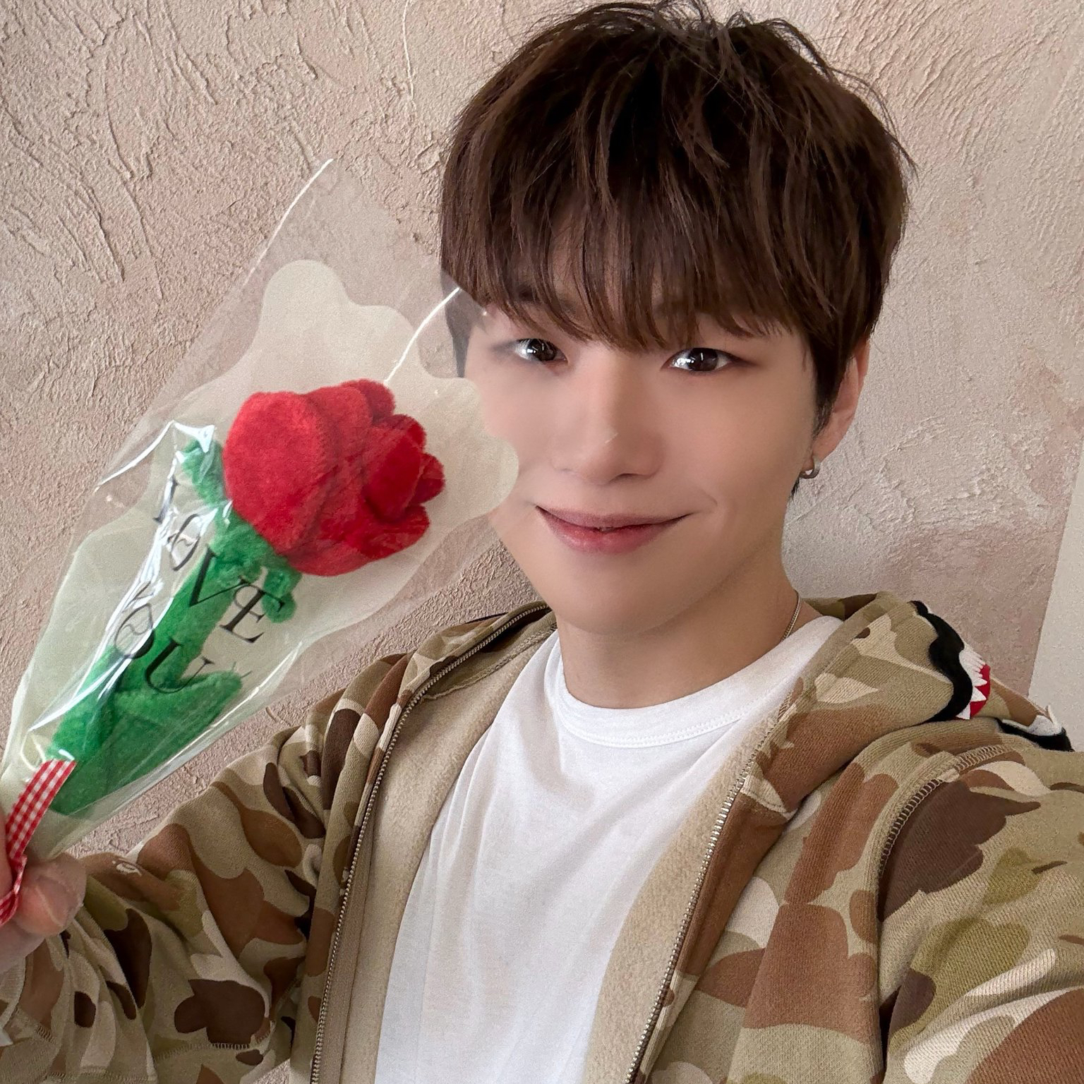강다니엘의 비하인드 컷