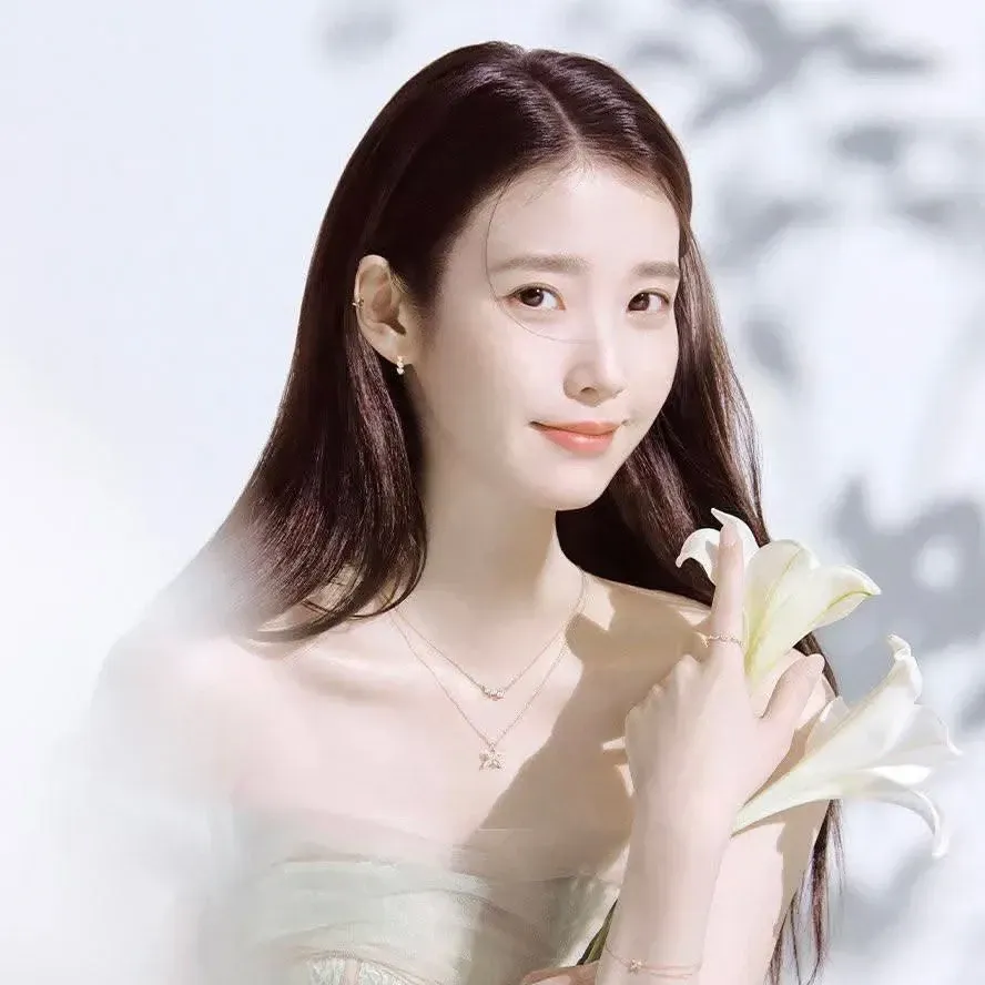 Foto aktivitas terbaru IU