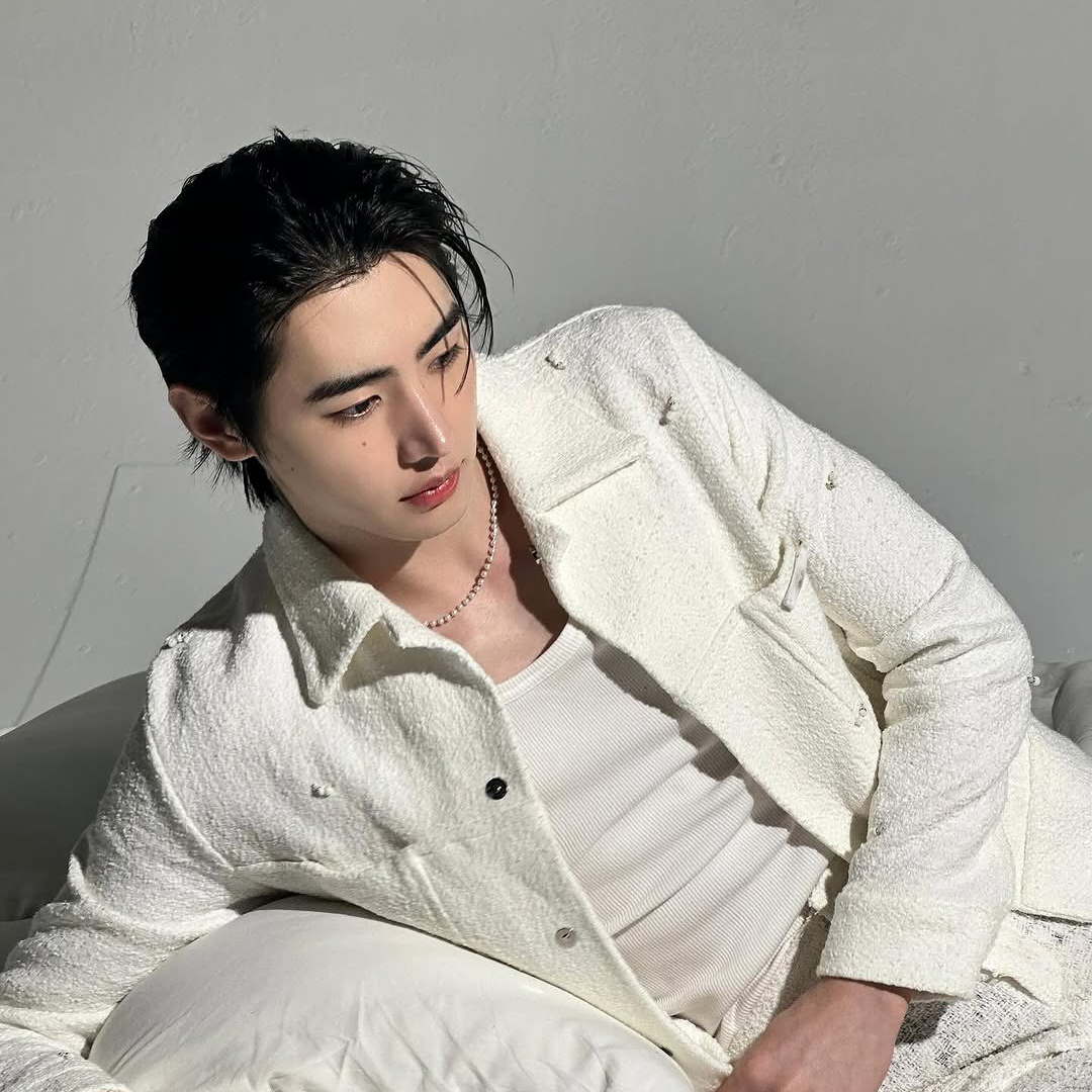 Latest photo of Sunghoon (ENHYPEN)