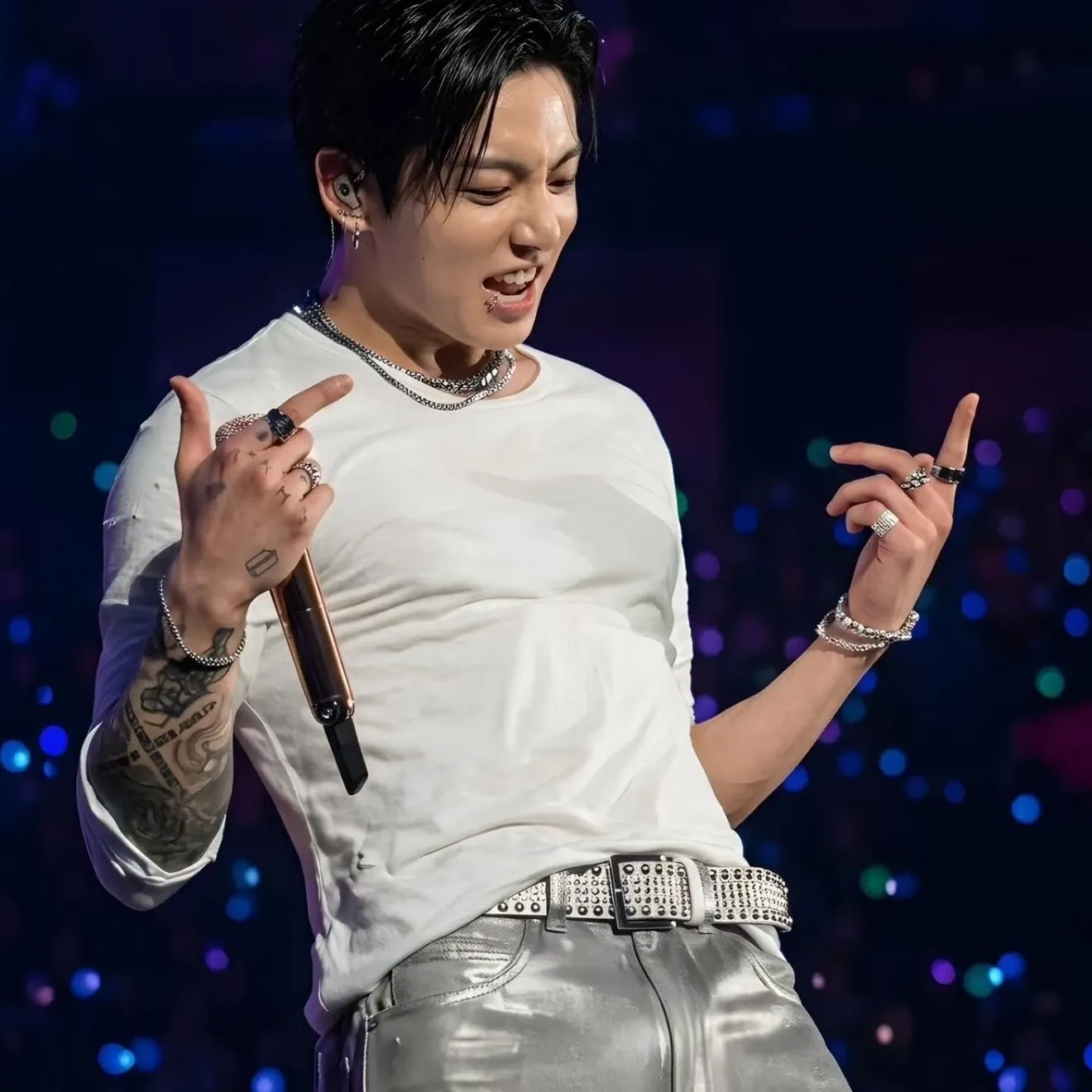 Foto aktivitas terbaru Jungkook (BTS)