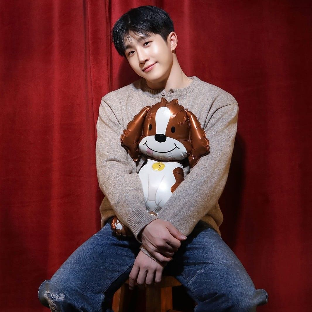 Latest photo of Jinjin (ASTRO)