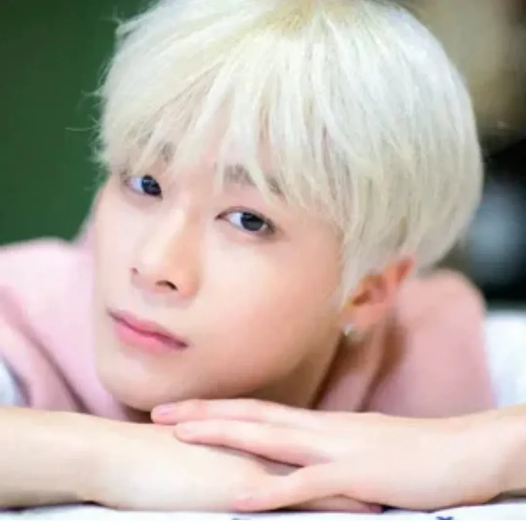 Latest photo of Moonbin (ASTRO)