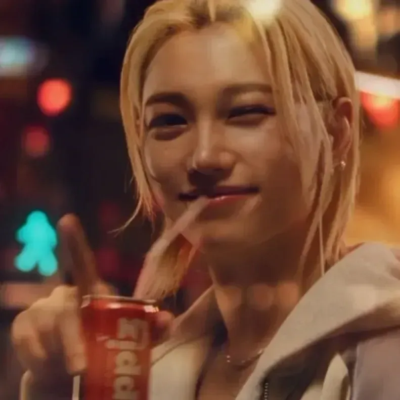 Latest photo of Felix (Stray Kids)