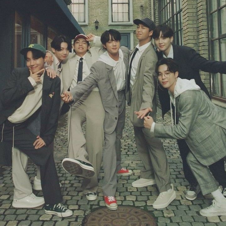 Behind-the-scenes cut of BTS
