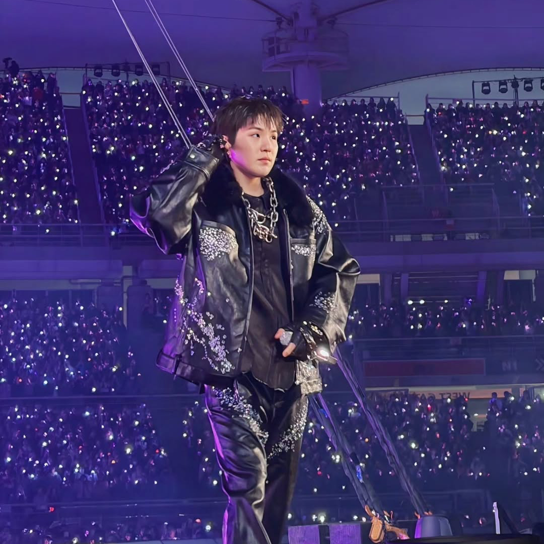 Foto aktivitas terbaru SUGA (BTS)