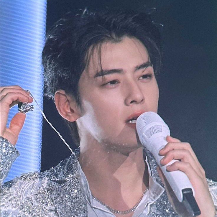 A moment captured by Eunwoo (ASTRO)'s fan