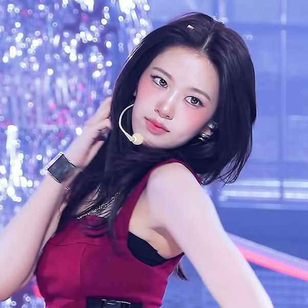 Behind-the-scenes cut of IVE