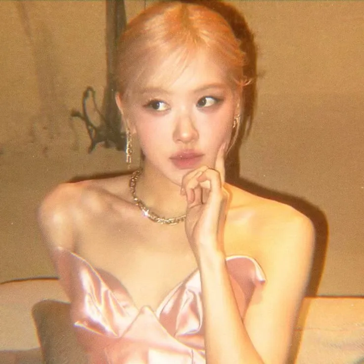 Recent activity shot of ROSÉ (BLACKPINK)