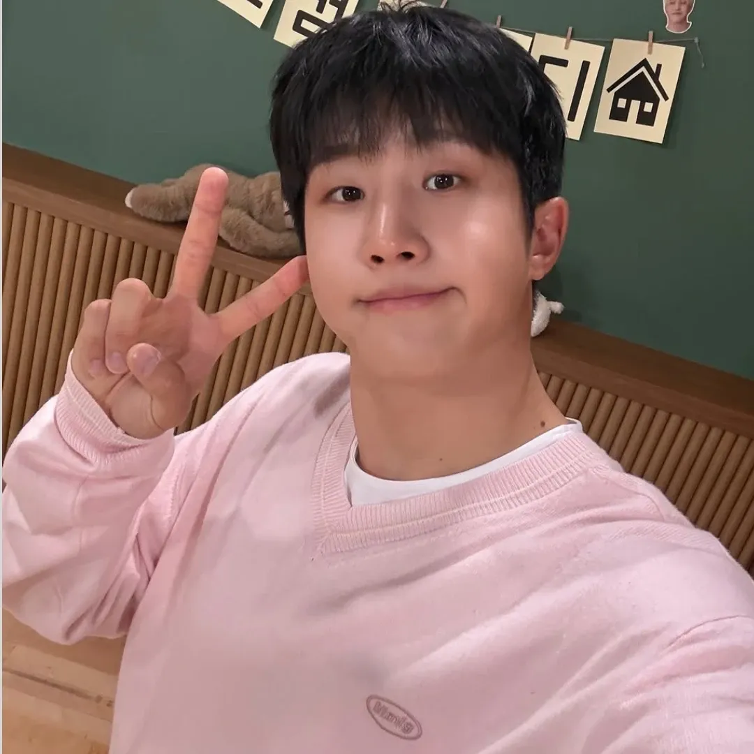 Latest photo of Jinjin (ASTRO)