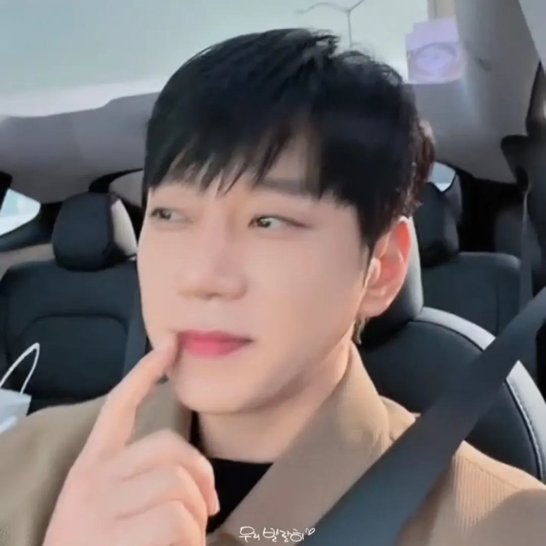 Recent activity shot of Hwang Chiyeol