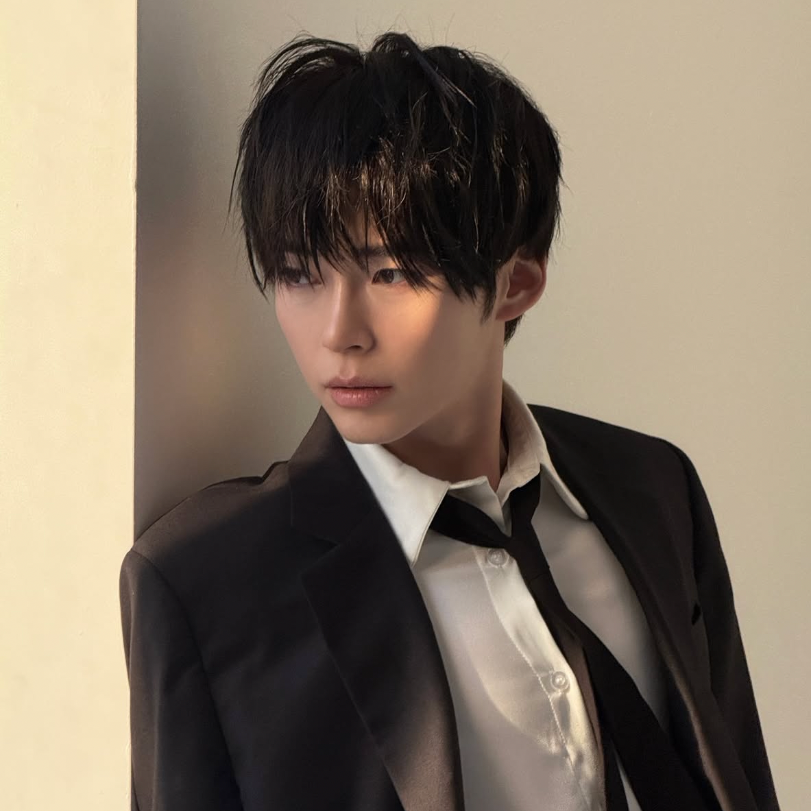 Recent activity shot of Sung Hanbin (ZEROBASEONE)