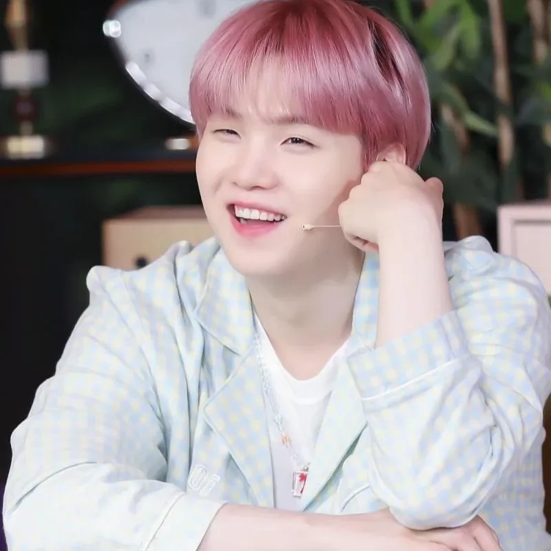 Foto terbaru SUGA (BTS)