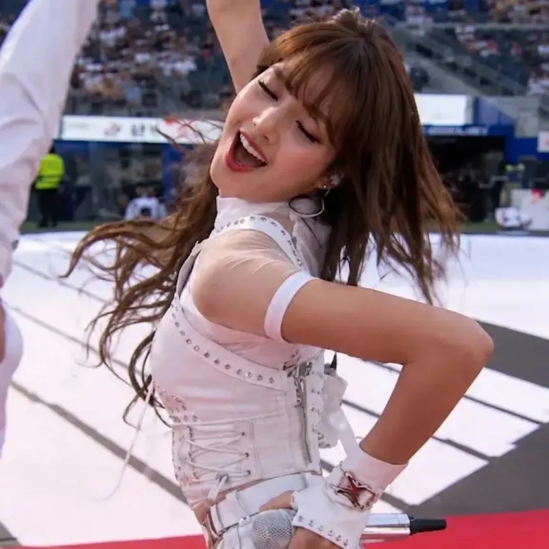 Momen yang diabadikan oleh penggemar Lisa (BLACKPINK)