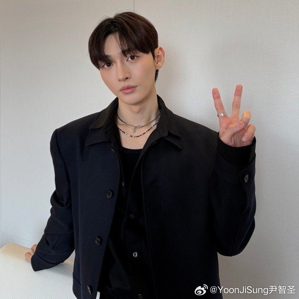 Behind-the-scenes cut of Yoon Jisung