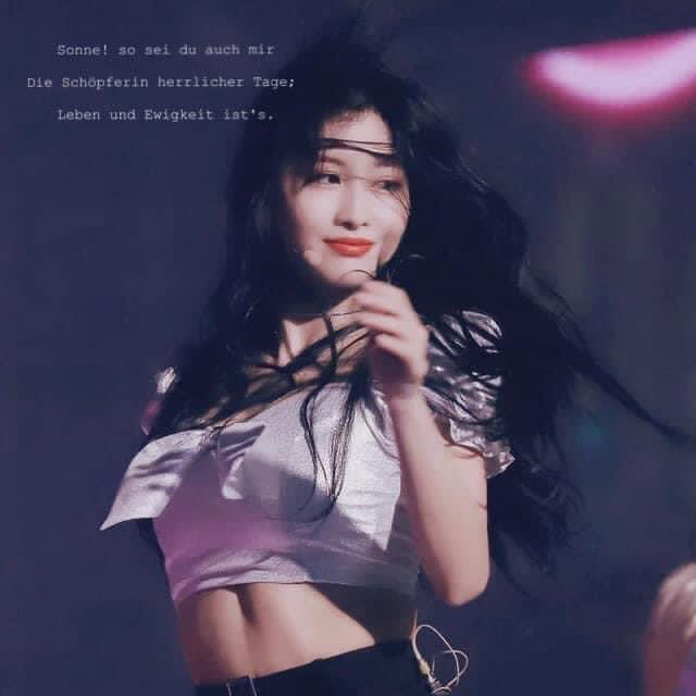 Foto aktivitas terbaru TWICE