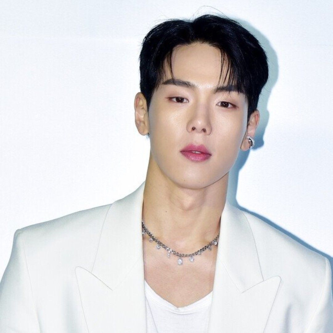 Behind-the-scenes cut of Shownu (MONSTA X)