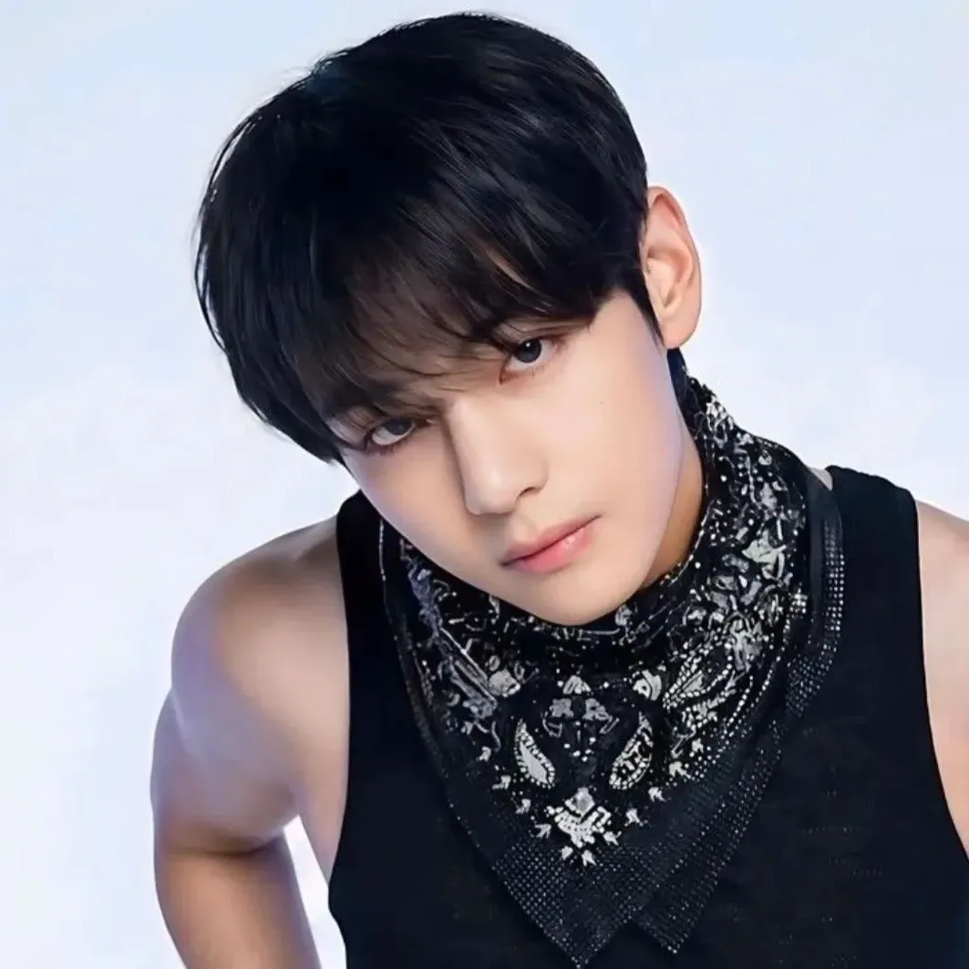 뷔 (방탄소년단)의 최신 사진