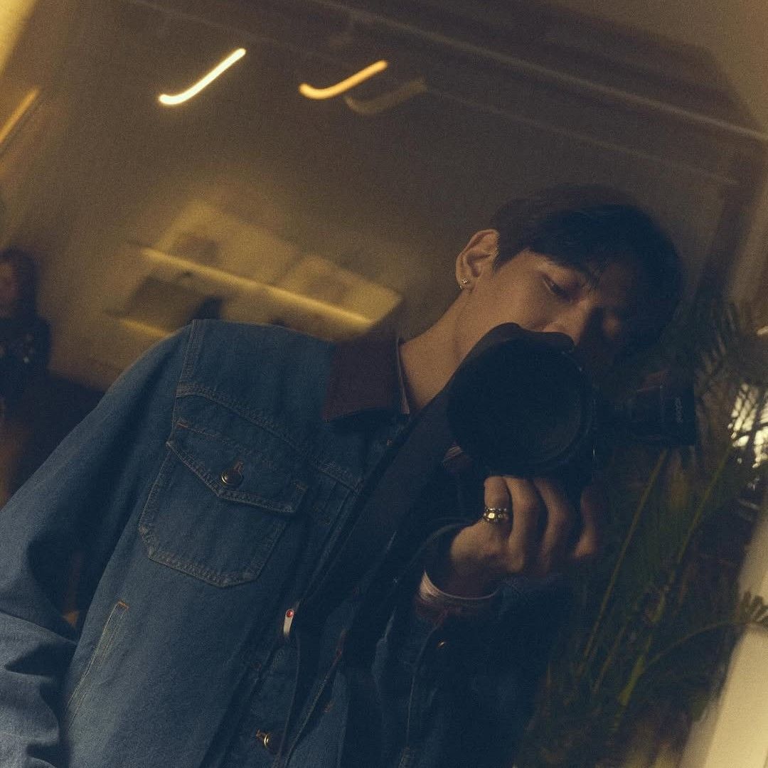 Behind-the-scenes cut of Bambam (GOT7)