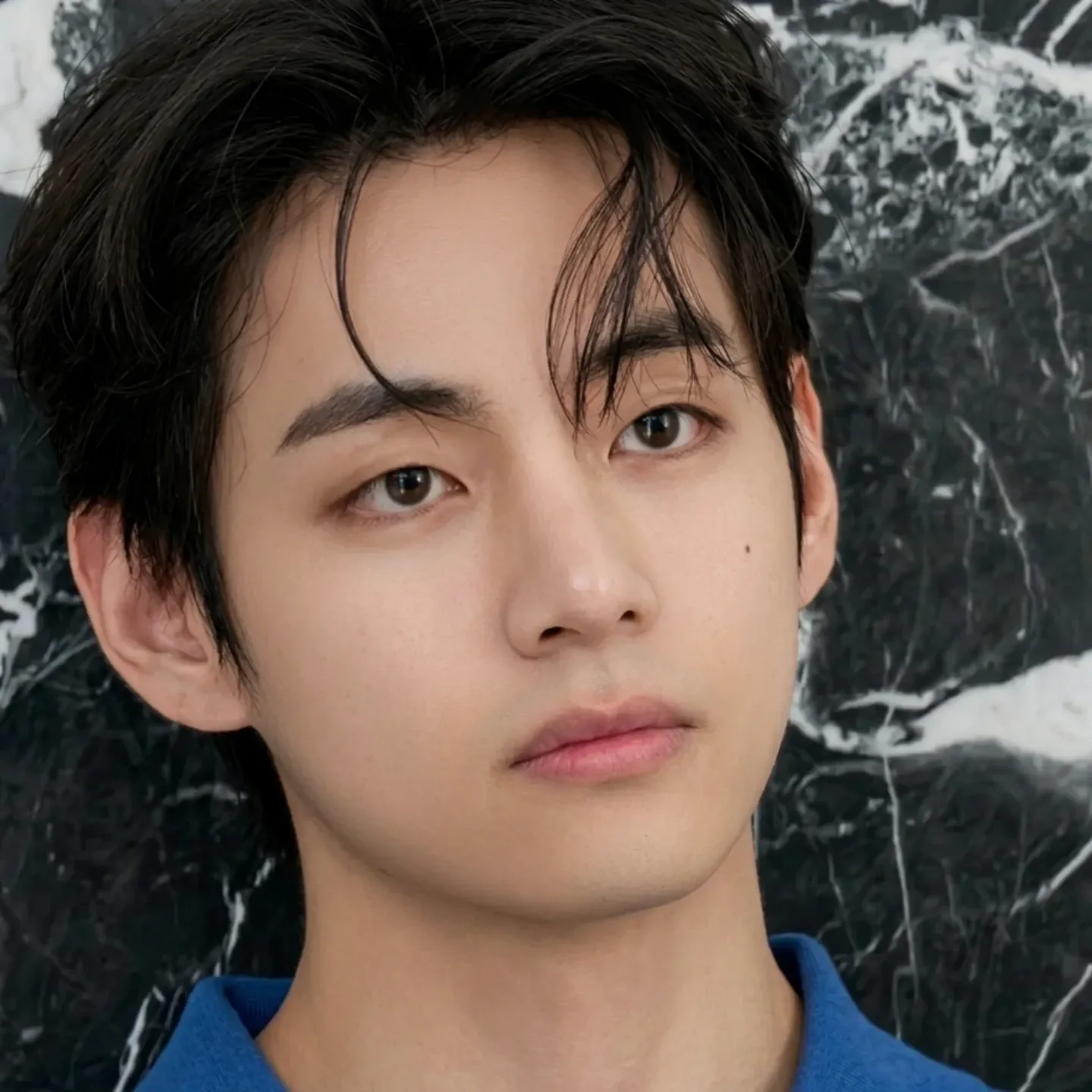 Behind-the-scenes cut of V (BTS)